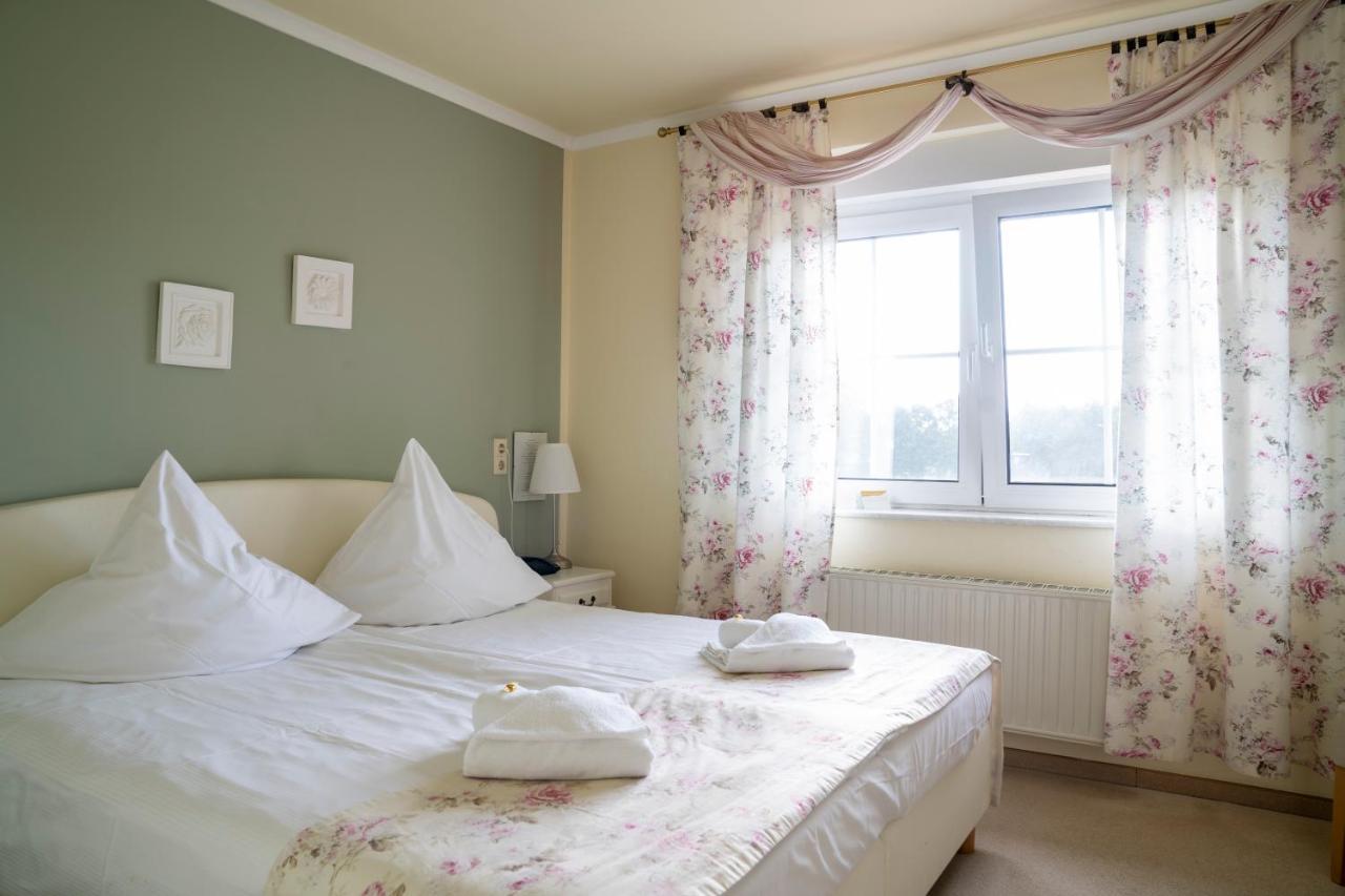 Hotel Am Wald B&B Michendorf Ngoại thất bức ảnh